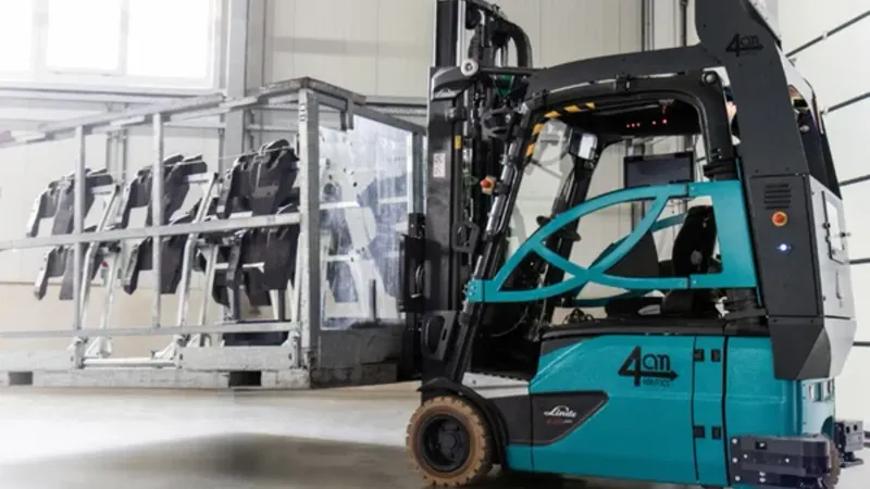 Afi-H1-4am-Robotics ist ein mobiler und autonomer Gabelstapler