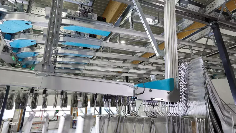 Die Beumer Group stellt den Pouch Sorter als neuen Taschensorter vor.