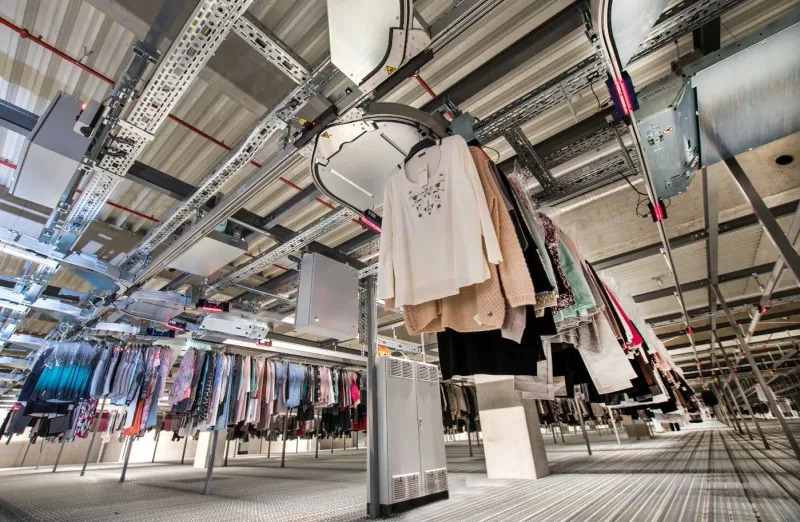 Ecoflow Taschensorter von der Firma DFT die Kleidung sortiert