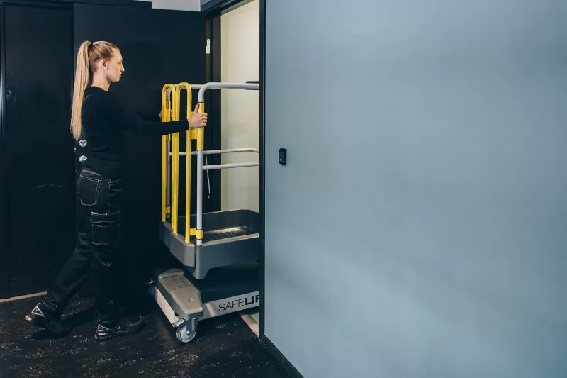 PA 35Push Around in a lift