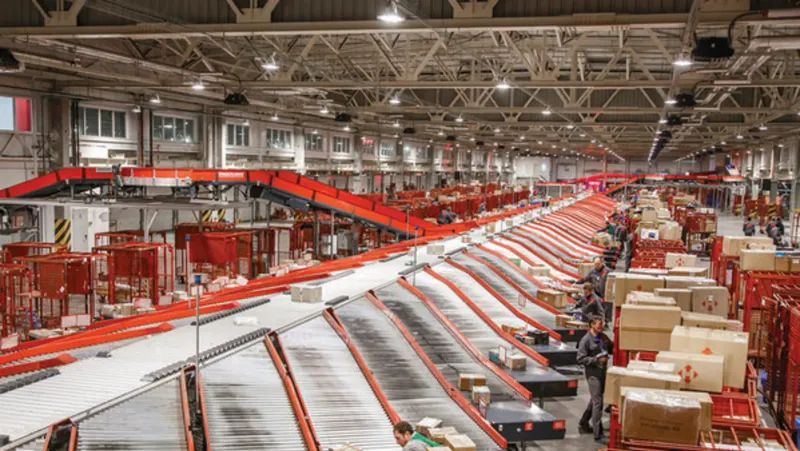 Gesamtsystembau eines Schiebschuhsorters von Vanderlande Logistik