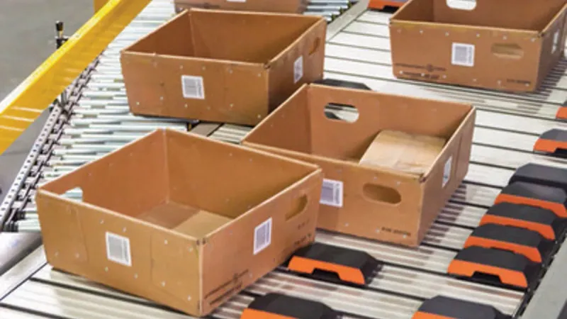 Posisorter von Vanderlande sortiert Pakete in einem Logistiksystem