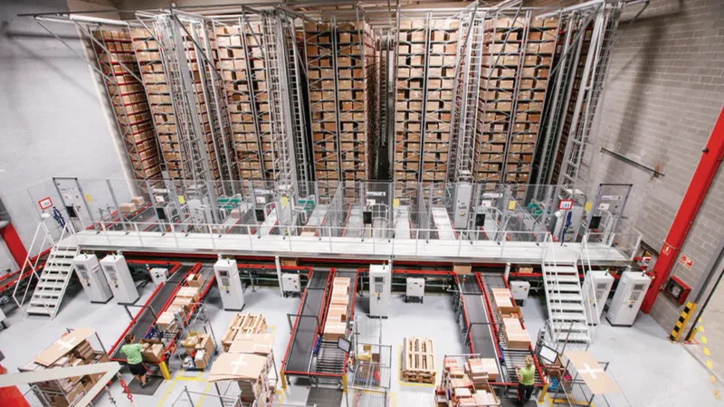 Aufbau des Quickstore Systems in einer Halle