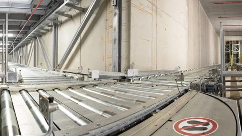 Palettenförderer über Eck