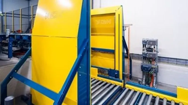 Conveyor technology for large load carriers from WDX particularly suitable for pallets