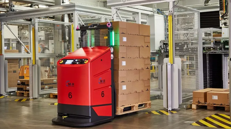 Beispielbild autonome Gabelfahrzeuge: Transport von Palette mit Kartons